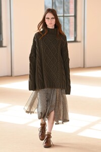 00027-Max-Mara-Fall-21-RTW.thumb.jpg.a93e0dfcb9cbbebe580e9a5209e1765a.jpg