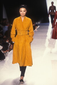 1315437544_DonnaKaran1995WomenRTW9.thumb.jpg.1e6001e680b009502286b223aa21020e.jpg