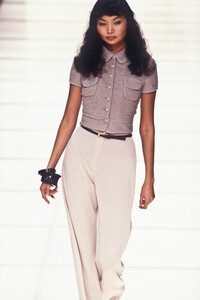 1524212308_GiorgioArmani1996WomenRTW17.thumb.jpg.2ff27362fd77eb51528bcc32554a6ecf.jpg