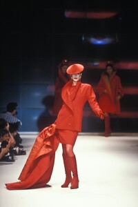 177514468_NinaRicci1995HauteCouture4.thumb.jpg.5251ef0aa3527d7741207aba869e8003.jpg