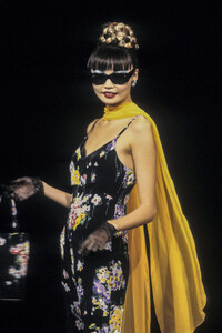 229312041_BetseyJohnson1996WomenRTW8.thumb.jpg.2e250b6ff354c23b50c08b67b8258692.jpg