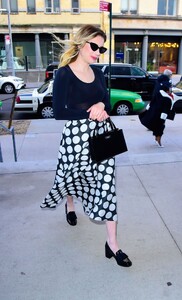 emma-roberts-arrives-at-kate-spade-fashion-show-in-new-york-02-10-2023-0.jpg