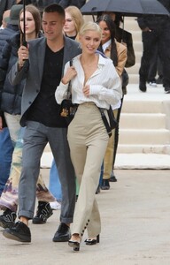 iris-law-arrives-at-dior-fashion-show-at-paris-fashion-week-09-23-2022-4.jpg