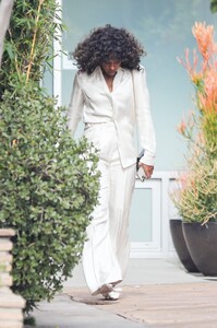 kelly-rowland-leaves-a-hair-salon-in-beverly-hills-11-21-2022-3.jpg