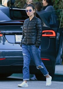 mila-kunis-out-and-about-in-los-angeles-02-06-2023-2.jpg