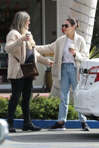 mila-kunis-out-for-coffee-with-a-friend-in-los-angeles-02-13-2023-3.jpg