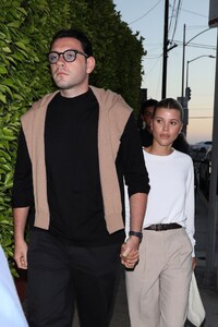 sofia-richie-at-giorgio-baldi-restaurant-in-santa-monica-06-30-2022-2.jpg