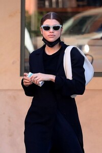 sofia-richie-out-in-la-03-07-2022-6.jpg