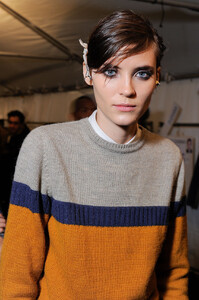 1119229621_DieselBlackGoldFall2012Backstage4.thumb.jpg.bfce933c36371f77d9647f717ed6bd5d.jpg