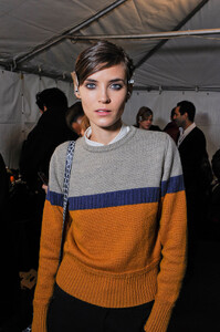 1170181592_DieselBlackGoldFall2012Backstage2.thumb.jpg.bfb4888efd45d798d444692ff78980c3.jpg