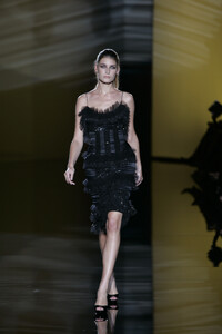 122536516_ElieSaab2006HauteCouture1.thumb.jpg.f3463d6ee33c249921d56268ca57e82c.jpg