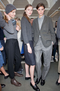 1443932526_MargaretHowellFall2012Backstage1.thumb.jpg.5c2eaa1c36bb0f20511e6fe3180bd104.jpg