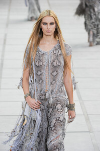 1707452671_RobertoCavalli2011WomenRTW107.thumb.jpg.8f4b064a7d8a499df55aebcabedd1451.jpg