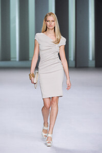 1736804805_ElieSaab2011WomenRTW10.thumb.jpg.4152ffd8bc47a443ca92e523fd4738ae.jpg