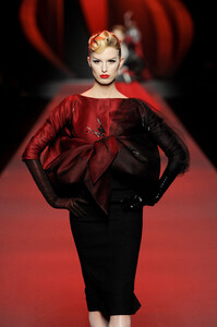 253887372_ChristianDior2011HauteCouture8.thumb.jpg.b7cae7d91099ac22d76f68384d209e89.jpg