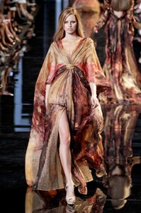 Elie+Saab+Fall+2010+Z0yTLnM6Vobx.jpg