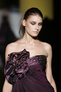 681335205_ElieSaab2006HauteCouture122.thumb.jpg.6dbd54f5e3083c669933fa0e656379be.jpg