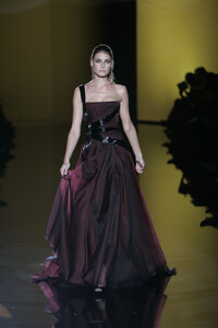 854473476_ElieSaab2006HauteCouture39.thumb.jpg.10a579afa3d97f5bd6ba29f40c0ac2f5.jpg