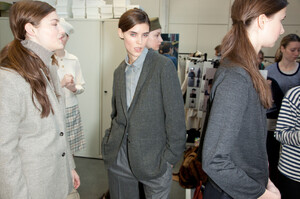 900056235_MargaretHowellFall2012Backstage10.thumb.jpg.ad6470ca86f5f1ea79d2e40355846f59.jpg