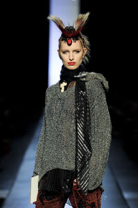 939677160_JeanPaulGaultier2011HauteCouture61.thumb.jpg.5f6e7dbaa9782e720c71723833361f00.jpg