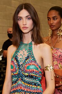 backstage-defile-etro-printemps-ete-2022-milan-coulisses-142.thumb.jpg.b4e52ab75335709d0096662298b8070b.jpg