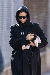 irina-shayk-out-with-her-puppy-in-new-york-03-07-2023-0.jpg