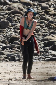 leighton-meester-at-a-surf-session-in-malibu-02-09-2022-1.jpg