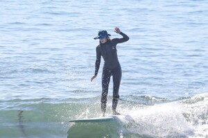 leighton-meester-at-a-surf-session-in-malibu-02-09-2022-6.jpg