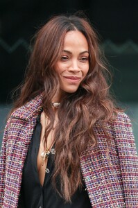 zoe-saldana-at-chanel-show-at-paris-fashion-week-03-07-2023-2.jpg