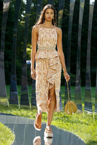 00016-ulla-johnson-spring-22-new-york-credit-dan-lecca-brand.thumb.jpg.45082edb1a96709ebdac982887085c9c.jpg