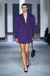 00020-Lanvin-RTW-Spring-22-Paris-credit-Gorunway.thumb.jpg.e3bba7cf0e860d06ef70526c04b5026f.jpg