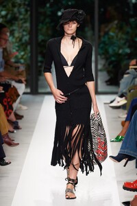 00041-Philosophy-di-lorenzo-serafini-Spring-22-RTW-credit-Gorunway.thumb.jpg.1cb2f71faf12b6a13ea4011984150eb1.jpg