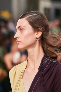 00117-Tory-Burch-Details-Spring-22-rtw-new-york-credit-go-runway.thumb.jpg.05d69c8a752b2bc042b0795e90b92cca.jpg