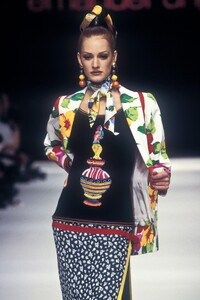 1110536765_EmanuelUngaro1993WomenRTW41.thumb.jpg.9fe79ec8079c88735fd30759fc2419d3.jpg