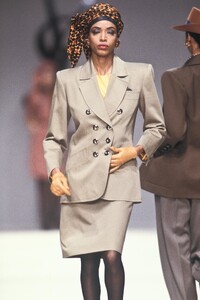 1450691457_YvesSaintLaurent1989WomenRTW34.thumb.jpg.dc0a9c09a5ffde738147b5d63bcb7686.jpg