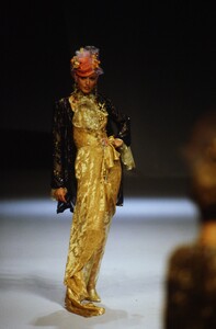 1733695924_emanuel-ungaro-hc-ss-1994(8).jpg.a8f09052bd39d01047025824ea2cfd66.thumb.jpg.a895125fc40be24003615e2804797da3.jpg