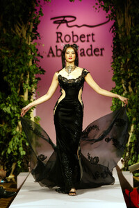 1907882963_RobertAbiNader2002HauteCouture52.thumb.jpg.5fe8ef3ccb09e73ba2a24bdced7e2062.jpg