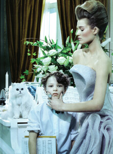 244078965_VogueItalia(March2010CoutureSupplement)-HighGlam-002.thumb.jpg.8b825c2381bd2e4ed26a10b6bbc2df50.jpg