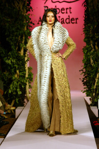 274637202_RobertAbiNader2002HauteCouture24-.thumb.jpg.41d78654a40fdb924cf160cb72fd9a22.jpg