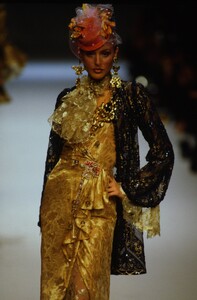 296847572_emanuel-ungaro-hc-ss-1994(6).jpg.450abd751ed885abf864b03b27f7f71b.thumb.jpg.52adda9457dbdbcb4e36ccb9fc92b746.jpg