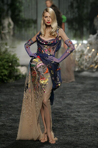 547342892_ChristianDior2005HauteCouture47.thumb.jpg.48dc5e229cdd6ac835a3c00dccec9cbd.jpg