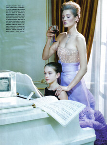 963891312_VogueItalia(March2010CoutureSupplement)-HighGlam-011.thumb.jpg.7789d39e5d9fbb3f3e03dbb09166444a.jpg