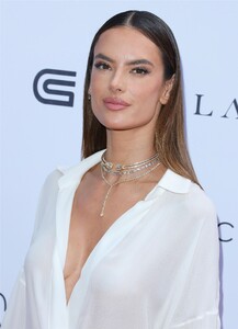 Alessandra_Ambrosio_at_The_Daily_Front_Row_s_7th_Annual_Fashion_Los_Angeles_Awards_in__4_.jpeg