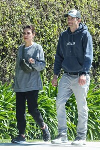 mila-kunis-and-ashton-kutcher-out-around-bel-air-04-06-2023-5.jpg