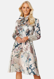 ida-sjöstedt-josie-dress-dusky-peach-floral.jpg