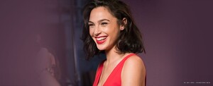 2018-005-gal-gadot-revlon.jpg