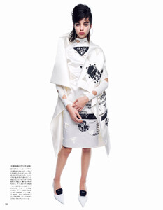 282933090_2021-01-01VOGUEJAPANSpecial-157.thumb.jpg.80cf4cf9444d6e1846d2c2182d5a6110.jpg