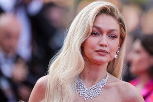 355183629_picturepub-gigi-hadid-007.jpg