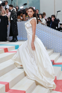 939637344_MetGala2023-KarlLagerfeldRedCarpetLooks2.png