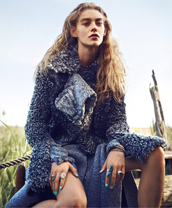 bazaar-us-september-2015_ondria-hardin-by-nathaniel-goldberg_(2).thumb.jpg.13b0becc76a3a7d27e04c2da19570bd0.jpg